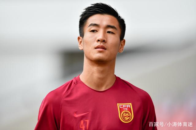 76人媒体日合影展现新赛季核心阵容